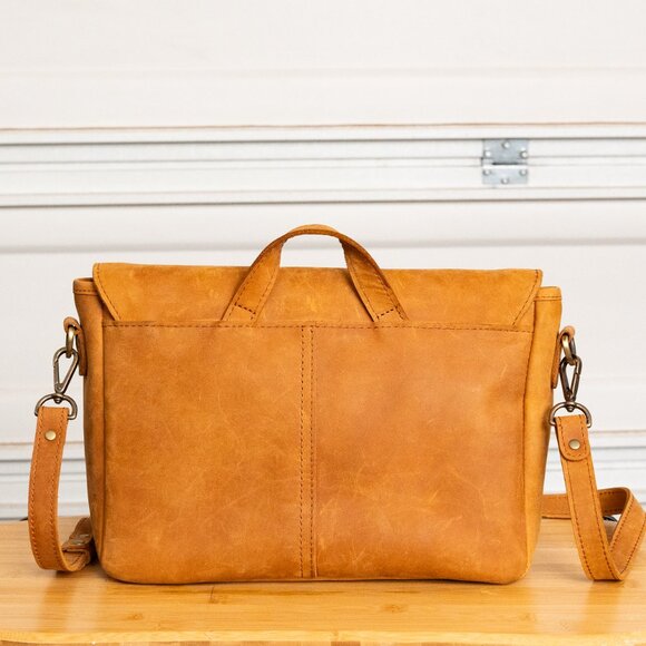 Portland Leather Goods Modern Messenger Bag in Dakota - Picture 3 of 8